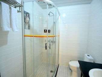Super 8 By Wyndham Pingyao Railway Station Shun Cheng Lu Hotel Ruang foto